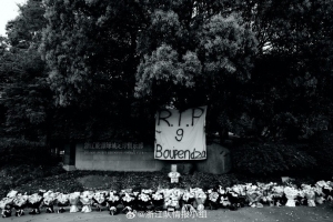 众多球迷为布彭扎献花并留言：愿黄龙的风永远吟唱你的名字